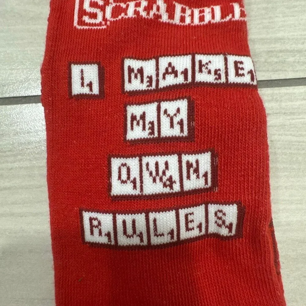 NWT Hasbro gaming men’s red scrabble tile “I make‎ my own rules” crew socks size